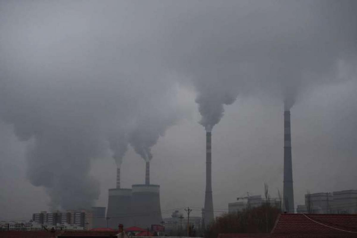 Chinese pledge to cut emissions for dangerous smog not tackle climate change
